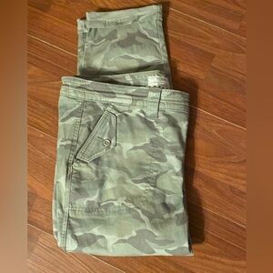 Torrid Pants Womens Size 20 Green Camo Cropped Military Twill Stretch